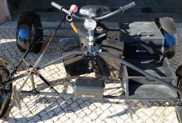 Quadriciclo Motorizado Restaurado Exposto na Estação do Pinhão