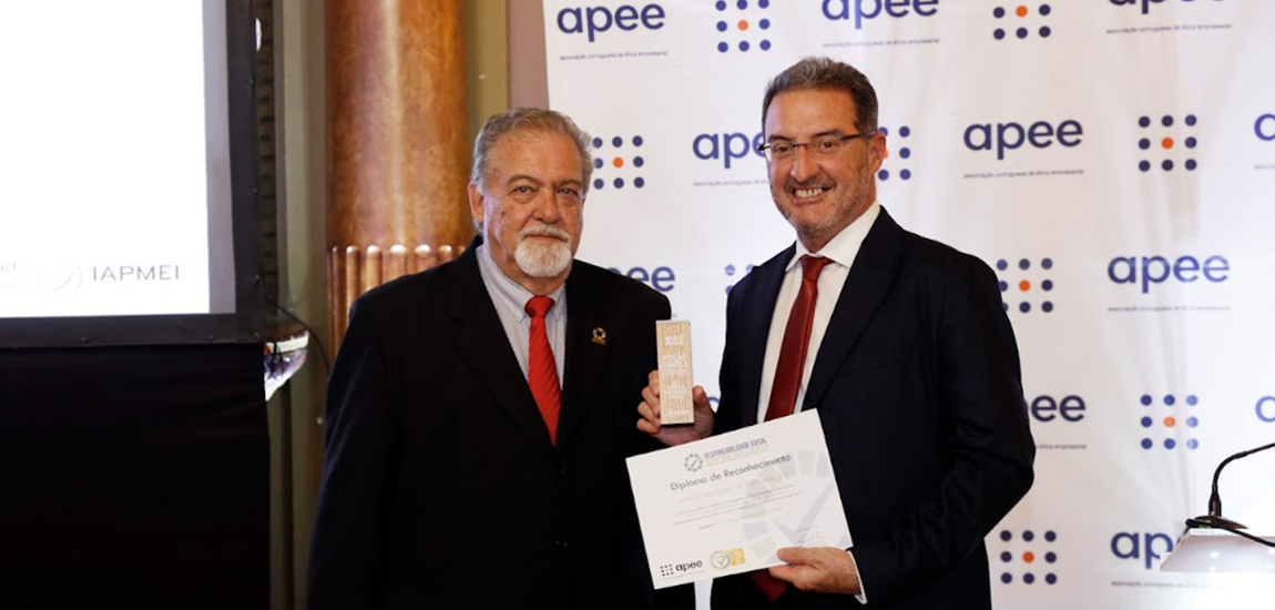 Diretor Geral IPT, Alberto Diogo, recebe prémios APEE