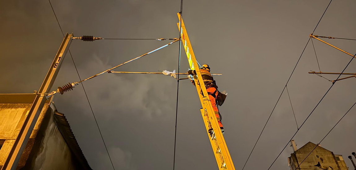 Imagem - Equipa IP a trabalhar na reposição das condições para retoma da circulação ferroviária