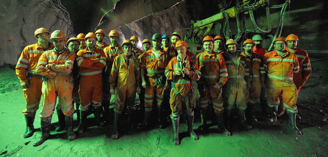 Equipas IP na construção do Túnel do Marão
