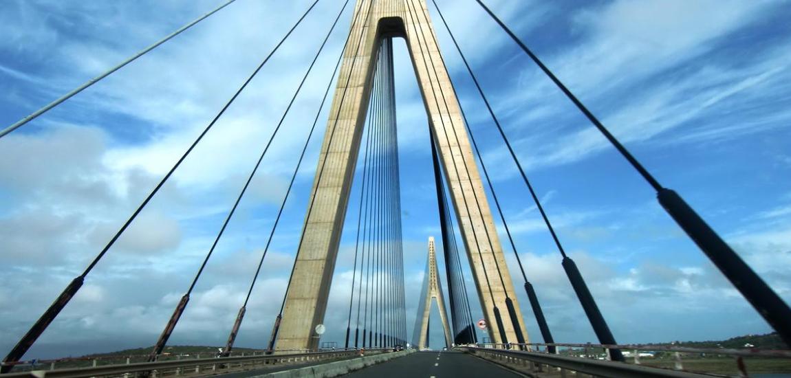 Ponte Internacional Sobre o Rio Guadiana em Vila Real de Santo António e Viaduto de Acesso