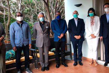 Horácio Parquínio (Diretor Nacional de Comunicações), Vânia Morgado (Assessora), Ministro dos Transportes e Comunicações, Janfar Abdulai, Administrador Delegado da IPE, Amílcar Monteiro, Ivan Semedo (Assessor), Gonçalo Oliveira (Gestor da Área Internacional da IPE), Ana Pacheco (Gestora de Apoio de Gestão da IPE), Leon Liu Xue (Representante da CTCE em Moçambique), Alfiado Sitoe (PCA do Instituto Nacional de Transportes Terrestres)