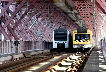 Comboios Fertagus e CP