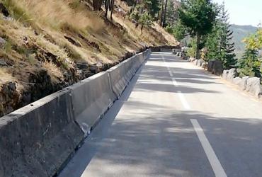 Colocação de proteção contra queda de blocos na ER338, em Manteigas