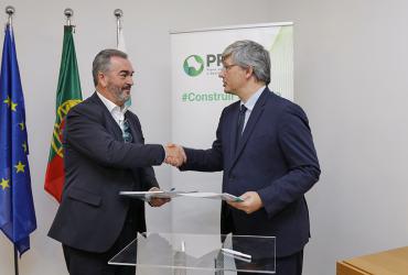 Fotografia da Assinatura do Auto de Consignação da Via do Tâmega em Celorico de Basto