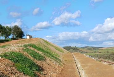 Conclusão do tratamento de erosão superficial na Linha do Sul - Fotografia 1
