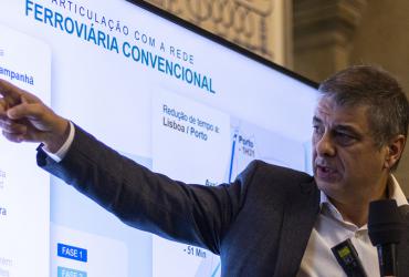 Fotografia 1 - Carlos Fernandes, Vice-presidente da IP apresenta a Linha da Alta Velocidade