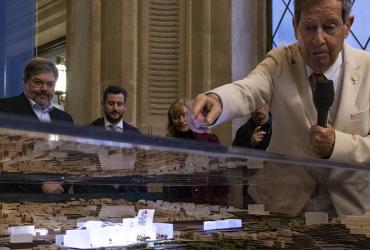 Fotografia 4 - Arquiteto apresenta Maquete de Campanhã