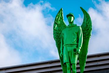 Fotografia 1 - Anjo, da autoria de Superlinox, na Estação do Cais do Sodré