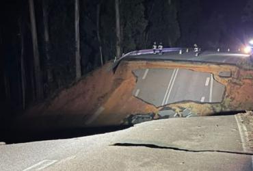 Deslizamento de terrenos de encosta  no IC2: fotografia 1