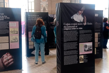 Exposição ‘Quem canta reza duas vezes’ em São Bento