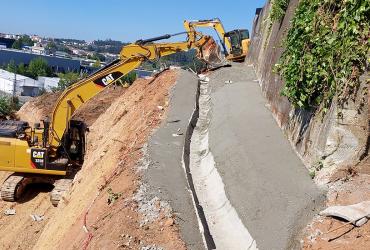 Foto 1 -Estabilização de taludes e drenagens na Linha do Vouga