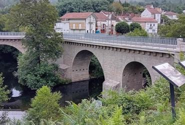 Grande plano fotográfico da obra de reabilitação da Ponte das Três Entradas em Oliveira do Hospital: fotografia 1