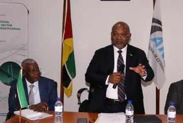 Fotografia da sessão do workshop com o Ministério das Obras Públicas de Moçambique: fotografia 3