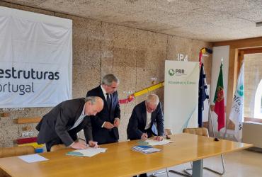 Imagem da Assinatura do auto de consignação da Empreitada de Requalificação da EN103 entre Vinhais e Bragança