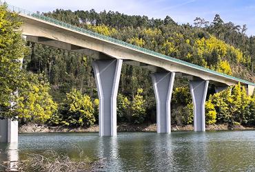 Imagem 1 - Reabilitação dos pilares da Ponte da Amoreira