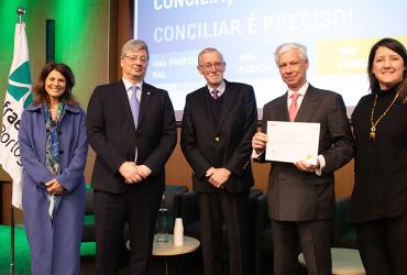 Imagem 4 - Conciliação entre a Vida Profissional Familiar Pessoal