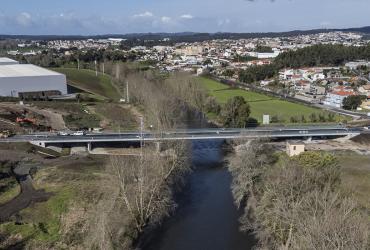 Fotografia da nova Ponte sobre o rio Ave