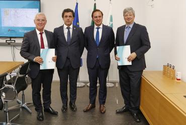 Imagem - Assinatura contrato EN222