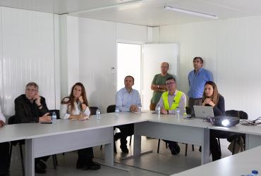 Comitiva no estaleiro da Linha de Évora       